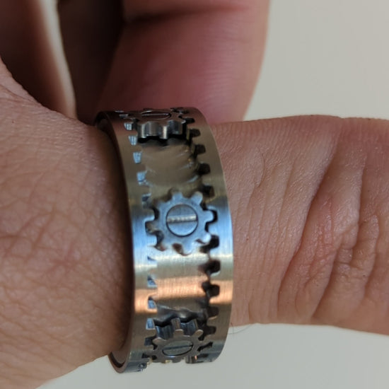 Video of the Stainless Steel Cogwheel Fidget Ring rotating smoothly.